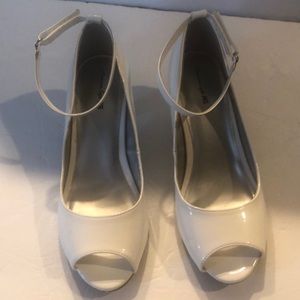 American Eagle Girls Size 5 shoes